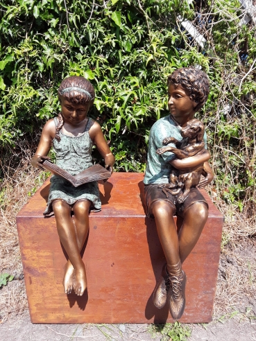 BR51: MEISJE EN JONGEN\nhoogte tot zitvlak: 40cm\ntotale hoogte: 60cm