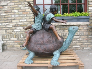 B2: schildpad met 2 kinderen brons fontein