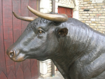 B26:stier brons detail