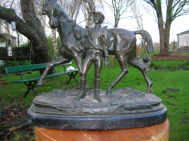 B50: Paard met ruiter.