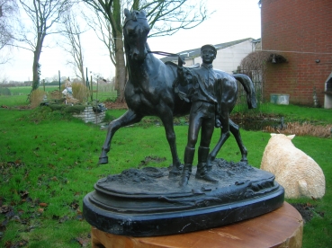 B49:Paard met ruiter.