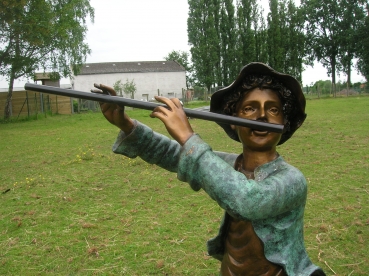 B82:Fluitende jongen