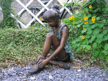 B131: Ballerina zittend.\nH:60cm