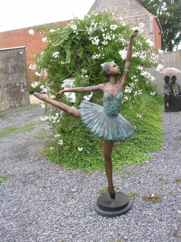 B140C: ballerina, danseres.h:1.70m