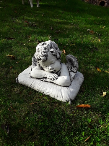 ST3: Engel op kussen.\nEngelen.
