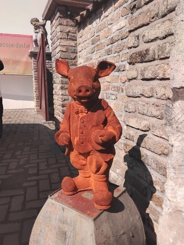 Beeld gietijzer. \nVarken. h: 48cm