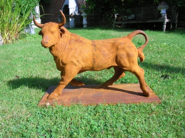 G12:stier gietijzer\nh:43cm\n57 op 27cm.