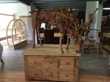 H16:Uniek hert in teak.Drifthout.