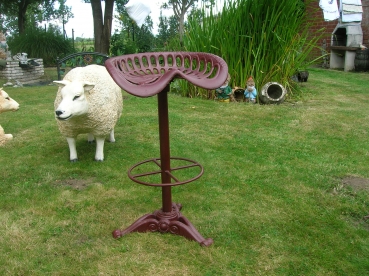 V4:Originele barstoelen in gietijzer.