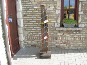 H87wijnrek in hout:220 euro